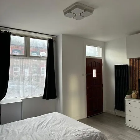 Konukevi Modern En Bedroom Close To City Centre Leeds (West Yorkshire)