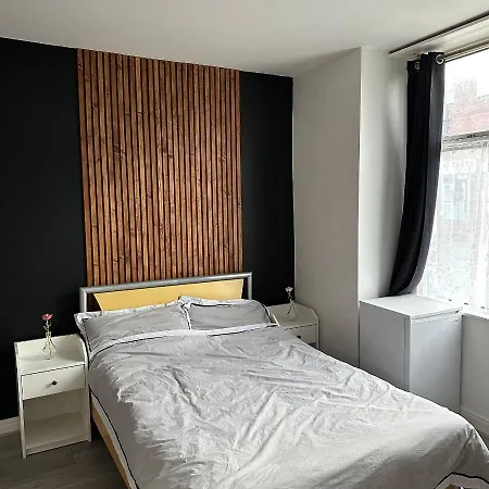 Modern En Bedroom Close To City Centre Konukevi Leeds (West Yorkshire)